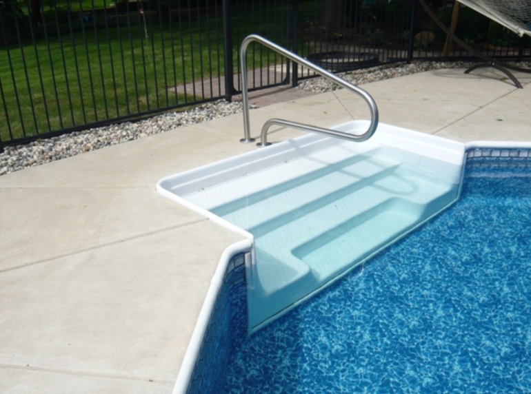 Columbus Ohio Fiberglass Swimming Pool Step Resurfacing